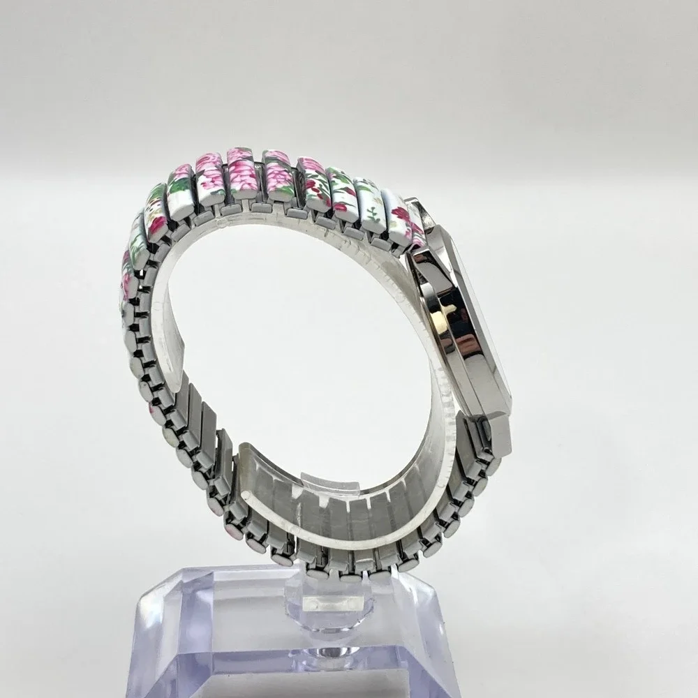 Womens Floral Watch 32mm Silver Tone Stretch Band Spring New Battery SMALL 6
